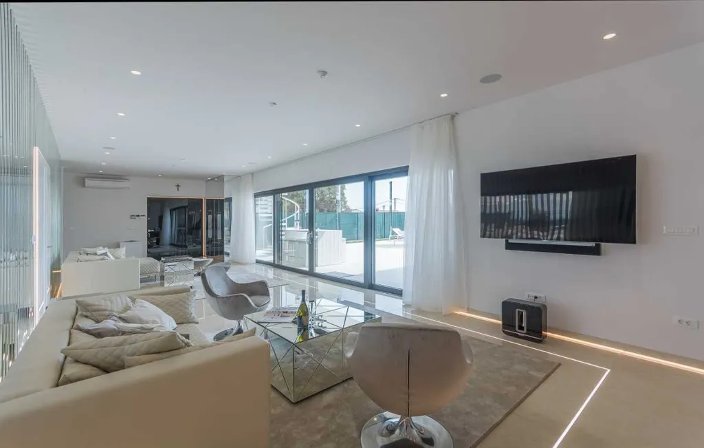 Kaštelir Villa for Up to 10 Guests
