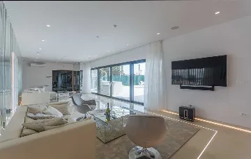 Kaštelir Villa for Up to 10 Guests