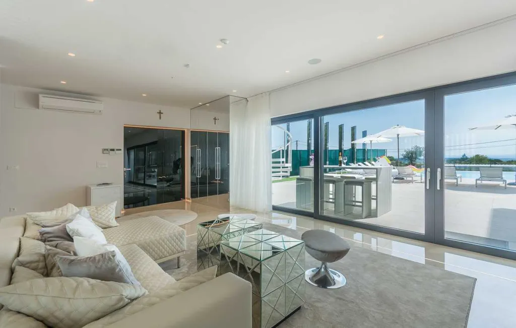 Kaštelir Villa for Up to 10 Guests