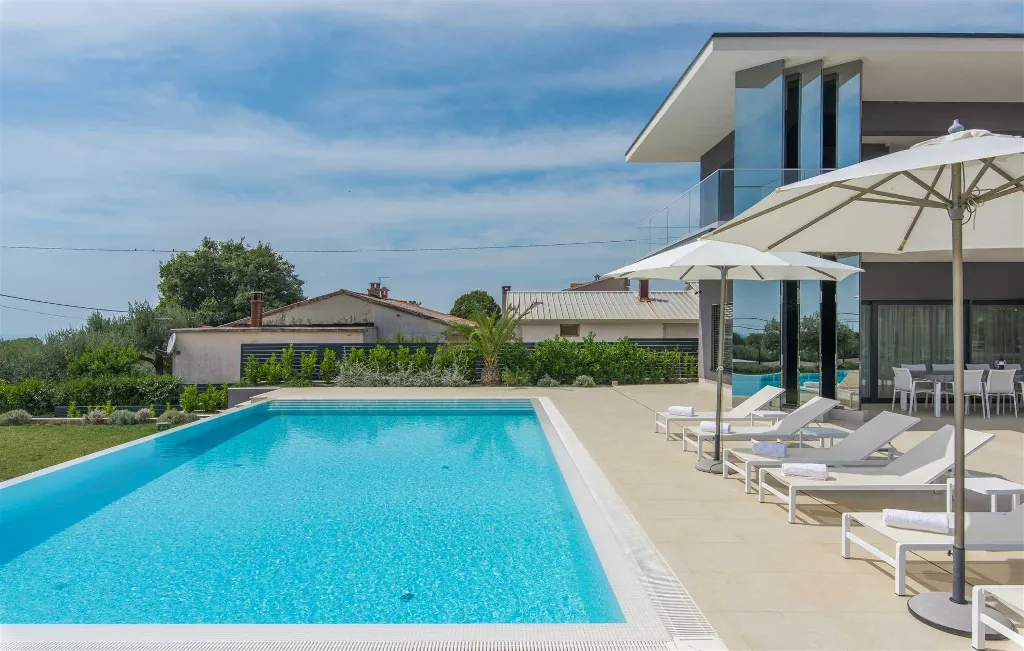 Kaštelir Villa for Up to 10 Guests