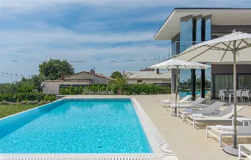 Kaštelir Villa for Up to 10 Guests