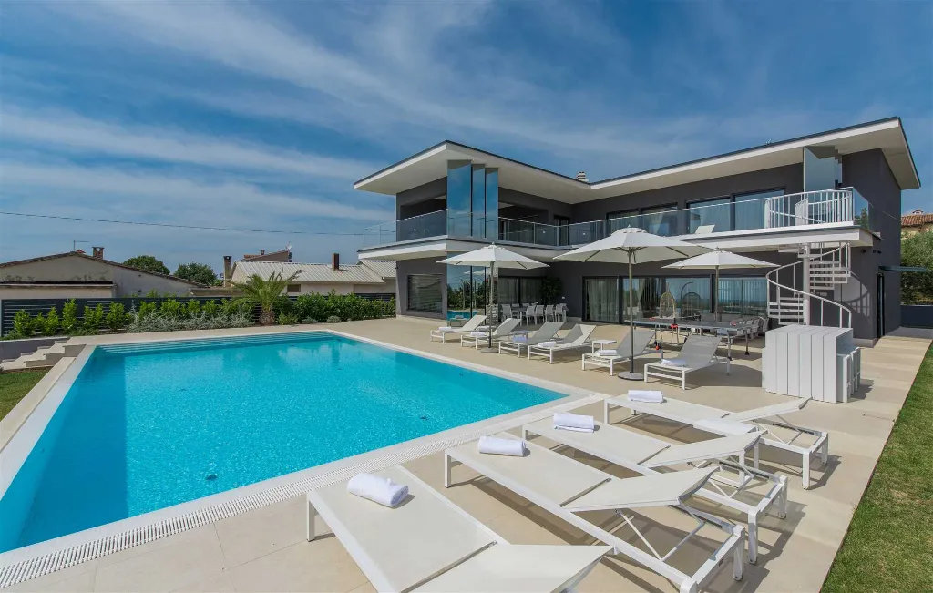 Kaštelir Villa for Up to 10 Guests