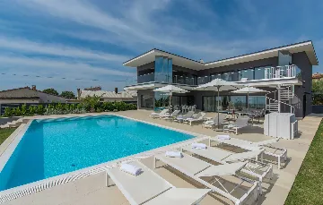 Kaštelir Villa for Up to 10 Guests