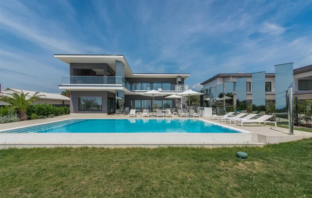 Kaštelir Villa for Up to 10 Guests
