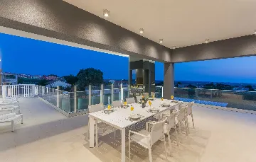 Kaštelir Villa for Up to 10 Guests