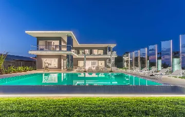 Kaštelir Villa for Up to 10 Guests