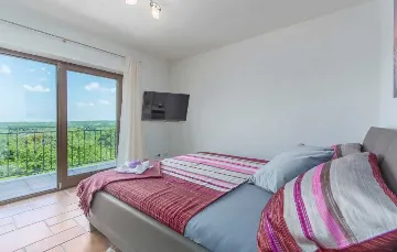 Baderna Villa with Private Pool for Up to 8