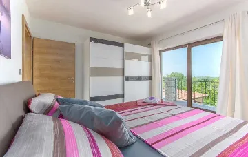 Baderna Villa with Private Pool for Up to 8