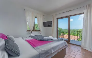 Baderna Villa with Private Pool for Up to 8