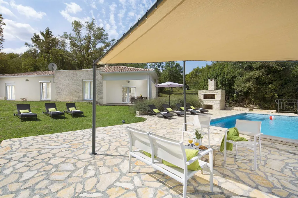 Villa with Private Pool and Sauna in Boljevići
