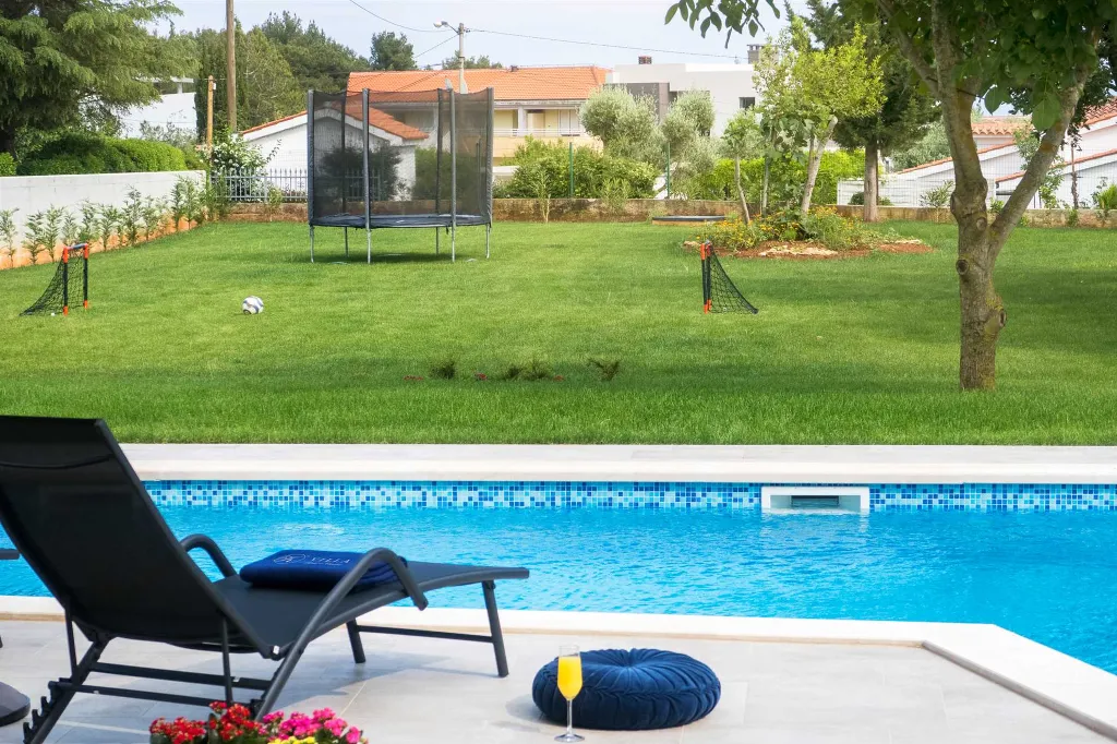 4-Bedroom Villa with Pool and Sea View in Premantura