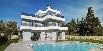 4-Bedroom Villa with Pool and Sea View in Premantura