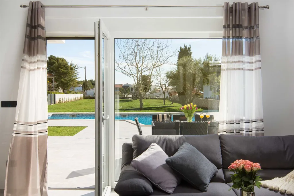 4-Bedroom Villa with Pool and Sea View in Premantura