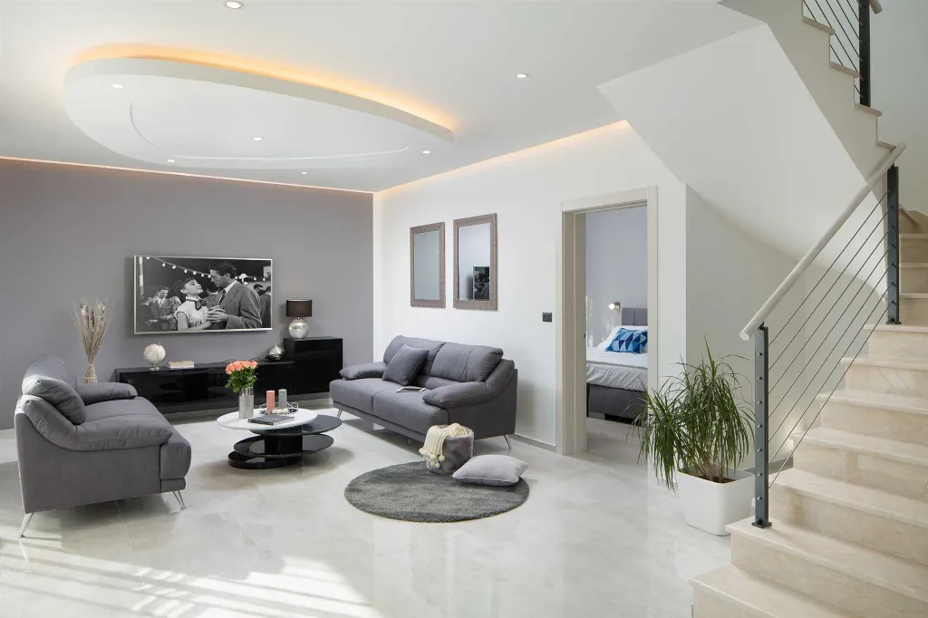 4-Bedroom Villa with Pool and Sea View in Premantura