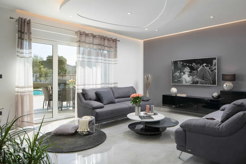 4-Bedroom Villa with Pool and Sea View in Premantura