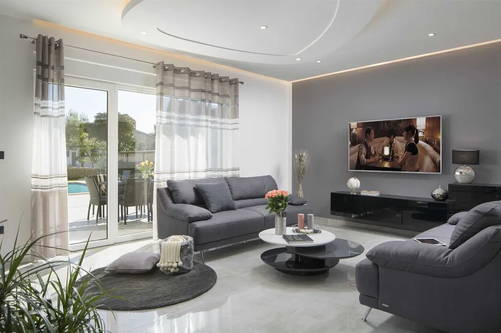 4-Bedroom Villa with Pool and Sea View in Premantura