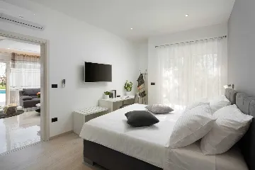 4-Bedroom Villa with Pool and Sea View in Premantura