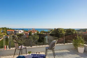 4-Bedroom Villa with Pool and Sea View in Premantura