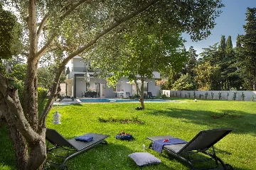 4-Bedroom Villa with Pool and Sea View in Premantura