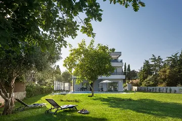 4-Bedroom Villa with Pool and Sea View in Premantura