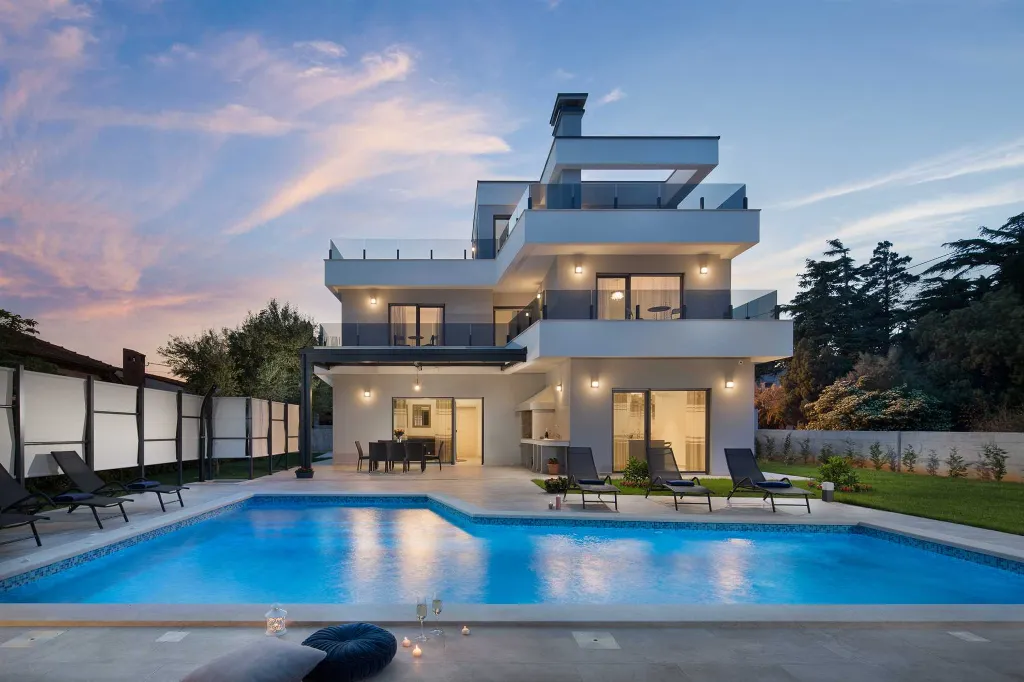 4-Bedroom Villa with Pool and Sea View in Premantura