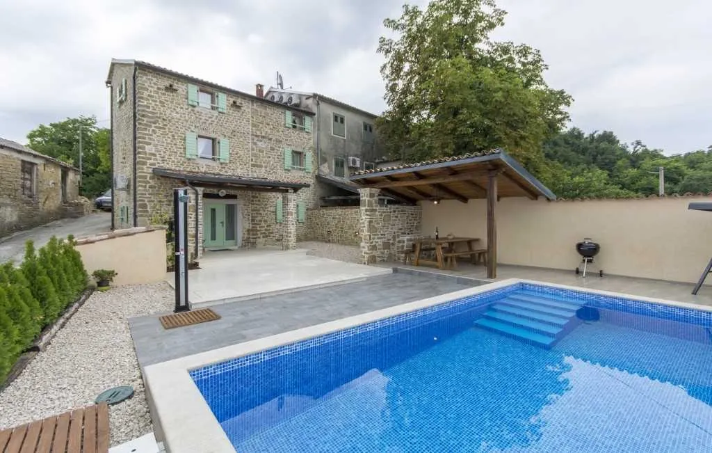 3-Bedroom Villa with Private Pool near Motovun
