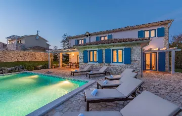 4-Bedroom Villa for 10 Guests in Rojnići