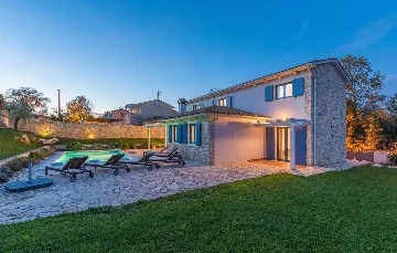 4-Bedroom Villa for 10 Guests in Rojnići