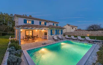 4-Bedroom Villa for 10 Guests in Rojnići