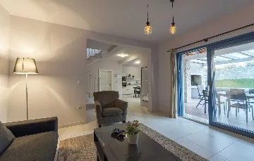 4-Bedroom Villa for 10 Guests in Rojnići