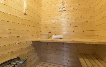 4-Bedroom Villa for 10 Guests in Rojnići