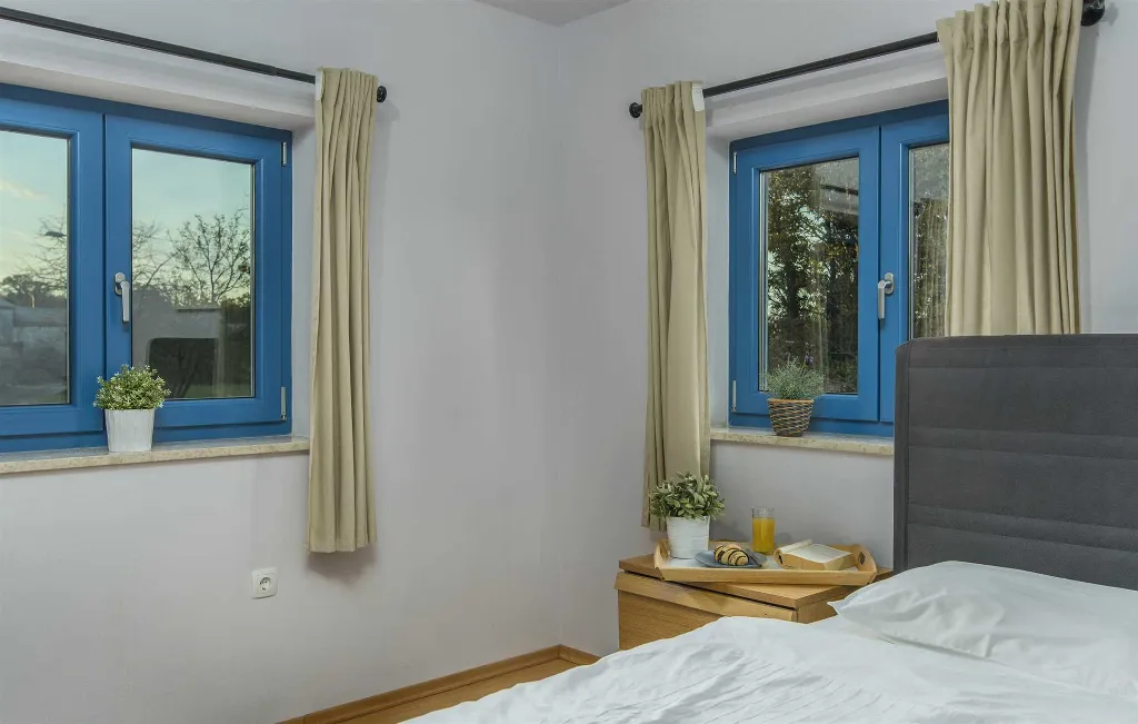 4-Bedroom Villa for 10 Guests in Rojnići