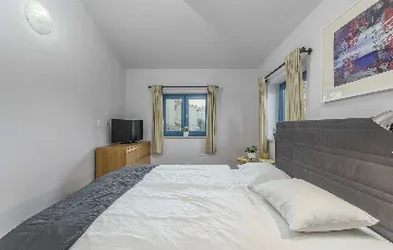 4-Bedroom Villa for 10 Guests in Rojnići