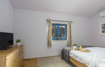 4-Bedroom Villa for 10 Guests in Rojnići