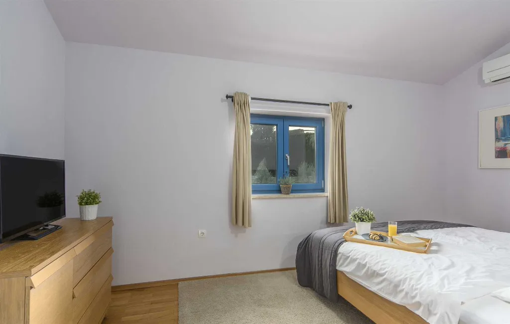 4-Bedroom Villa for 10 Guests in Rojnići