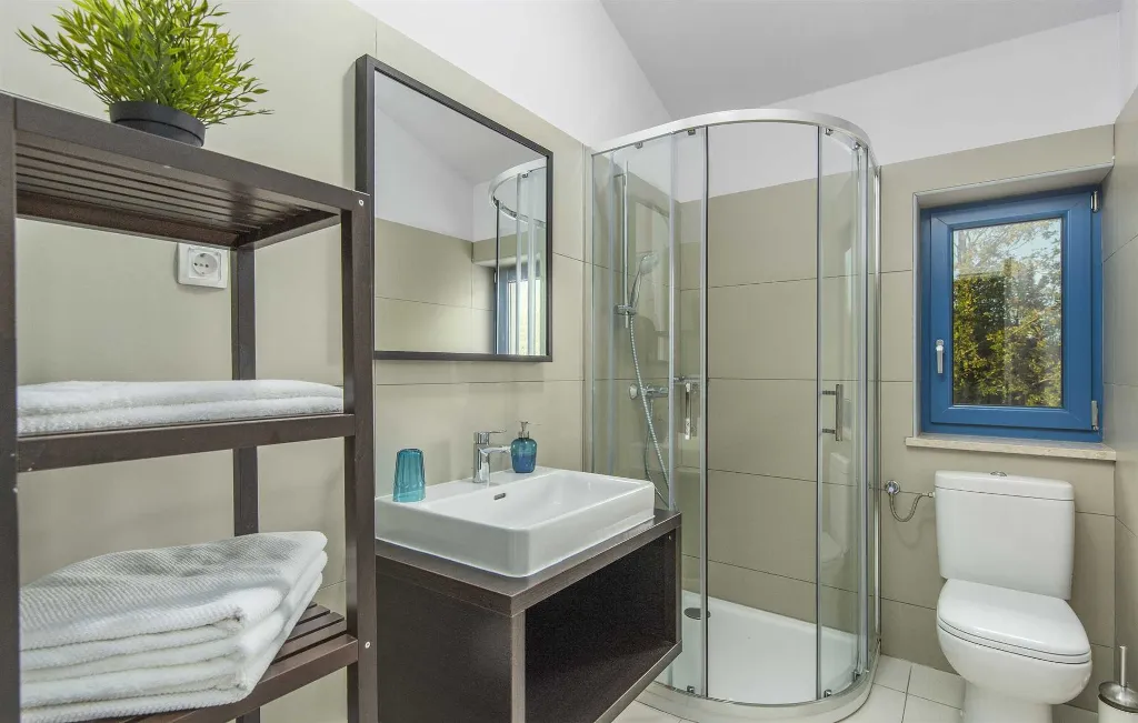 4-Bedroom Villa for 10 Guests in Rojnići