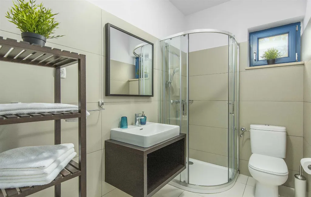 4-Bedroom Villa for 10 Guests in Rojnići
