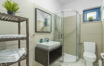 4-Bedroom Villa for 10 Guests in Rojnići