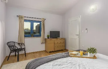 4-Bedroom Villa for 10 Guests in Rojnići