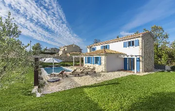 4-Bedroom Villa for 10 Guests in Rojnići