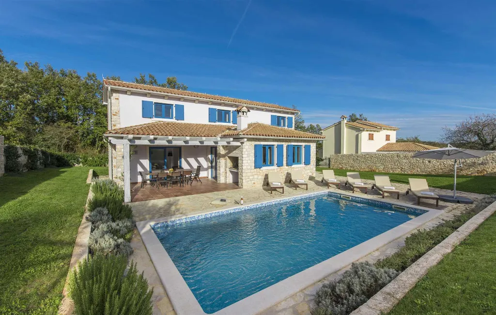 4-Bedroom Villa for 10 Guests in Rojnići