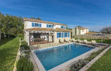 4-Bedroom Villa for 10 Guests in Rojnići