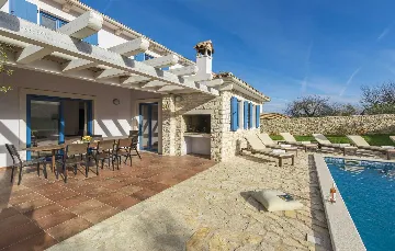 4-Bedroom Villa for 10 Guests in Rojnići