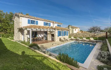 4-Bedroom Villa for 10 Guests in Rojnići