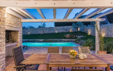 4-Bedroom Villa for 10 Guests in Rojnići