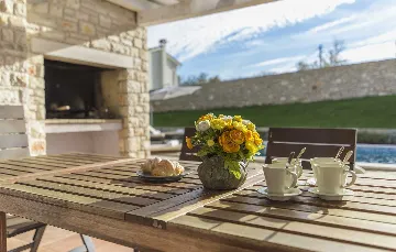 4-Bedroom Villa for 10 Guests in Rojnići