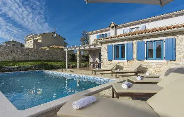 4-Bedroom Villa for 10 Guests in Rojnići