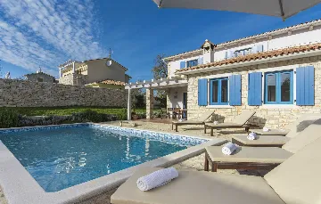 4-Bedroom Villa for 10 Guests in Rojnići