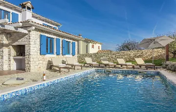 4-Bedroom Villa for 10 Guests in Rojnići