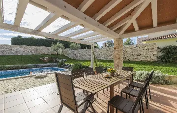 4-Bedroom Villa for 10 Guests in Rojnići
